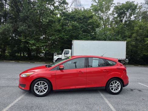 Used 2016 Ford Focus SE FWD image 2