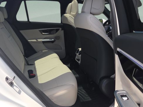 Used 2025 Mercedes-Benz GLC 300 image 15