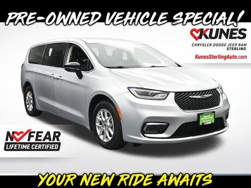 Certified 2024 Chrysler Pacifica Touring-L FWD image 1