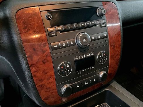 Used 2009 Chevrolet Avalanche LS image 16