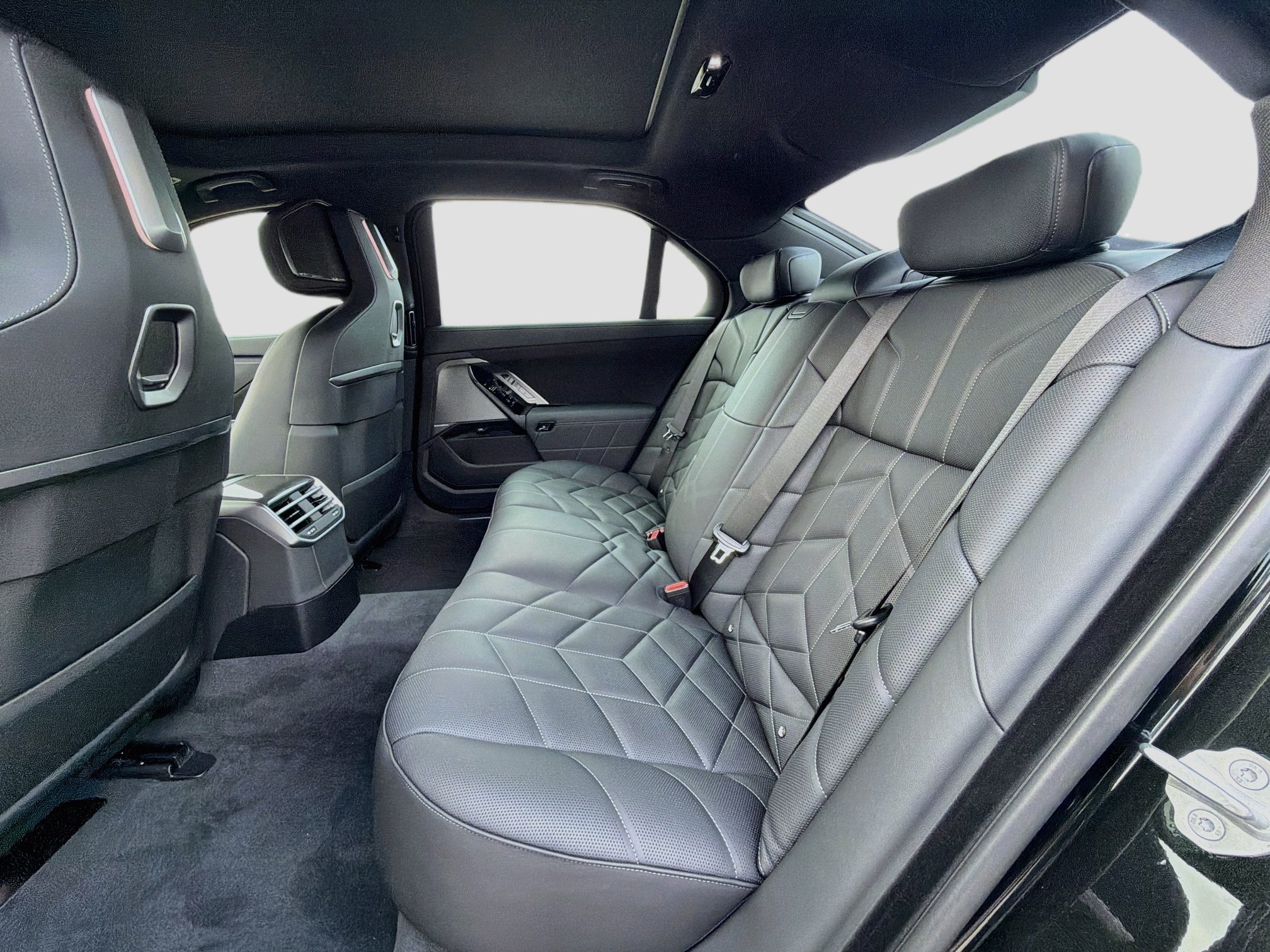 New 2027 BMW 740i w/ M Sport Professional Package RWD image 21