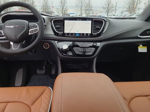 New 2026 Chrysler Pacifica Pinnacle w/ Trailer Tow Group image 18