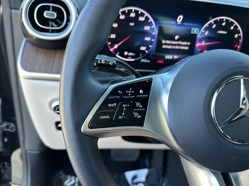 Used 2024 Mercedes-Benz GLC 300 4MATIC image 32