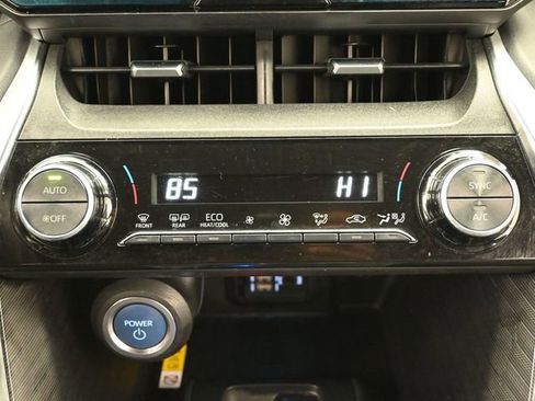 Certified 2021 Toyota Venza XLE image 27