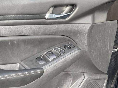 Used 2024 Nissan Altima 2.5 SV image 15
