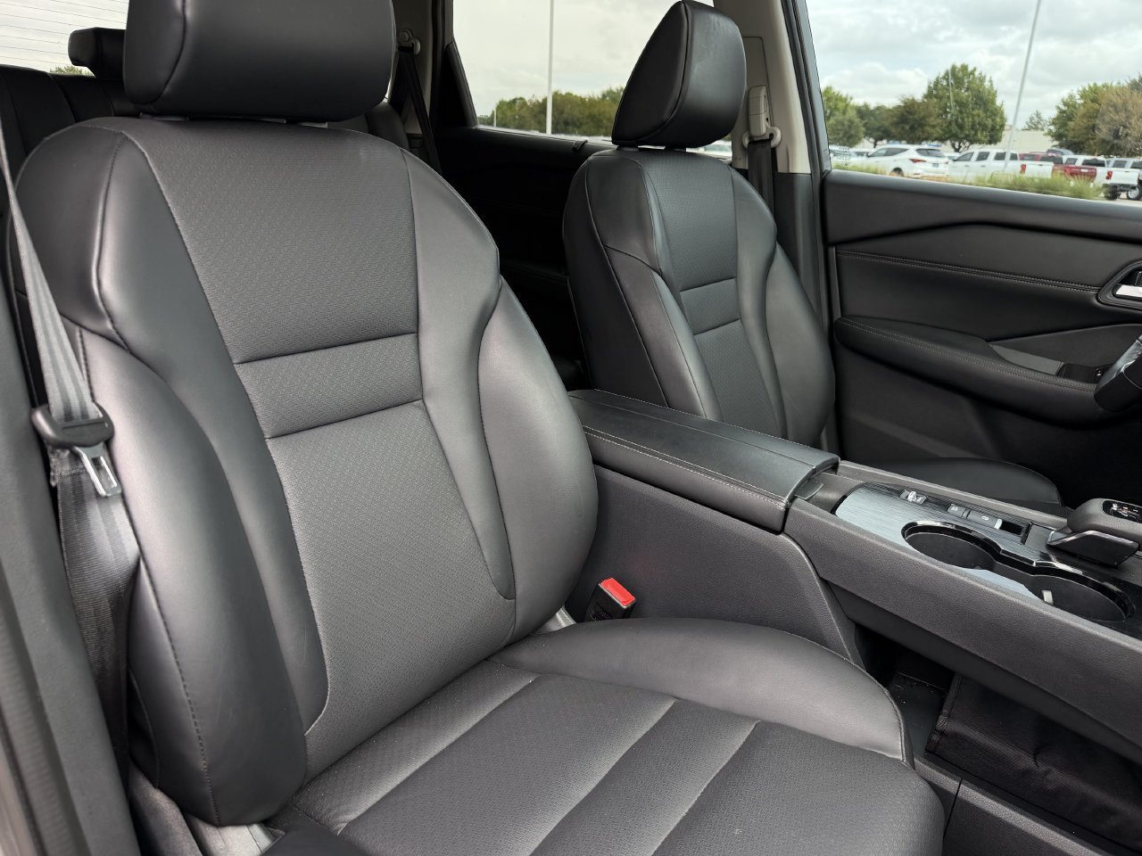Used 2024 Nissan Rogue SV w/ SV Premium Package FWD image 25