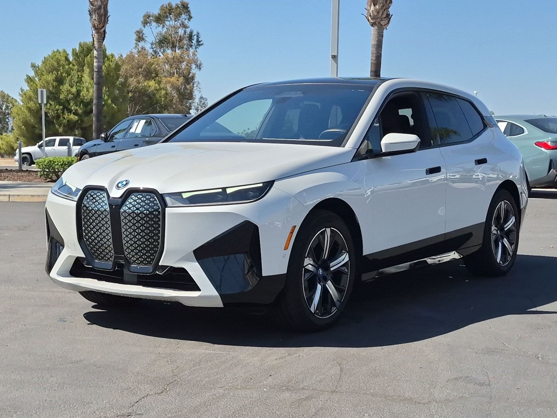 Certified 2024 BMW iX xDrive50 w/ Premium Package AWD/4WD image 5