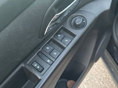 Used 2015 Chevrolet Cruze LT image 25
