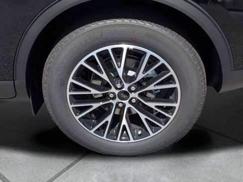 New 2025 Ford Escape SE image 17