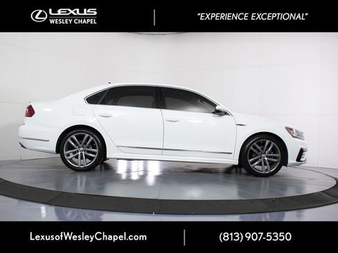 Used 2019 Volkswagen Passat 2.0T SE R-Line FWD image 4