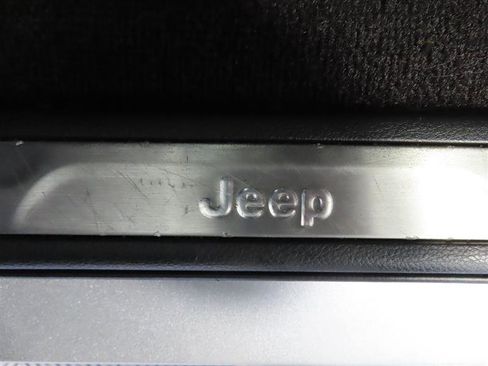 Used 2015 Jeep Grand Cherokee Limited w/ Luxury Group II image 18