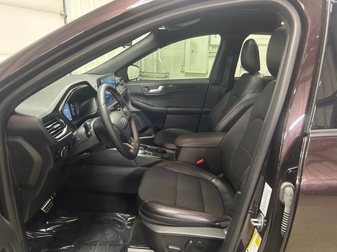 Certified 2023 Ford Escape ST-Line w/ Tech Pack #1 AWD/4WD image 9