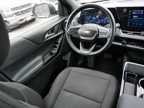 Used 2025 Chevrolet Equinox LT AWD/4WD image 18