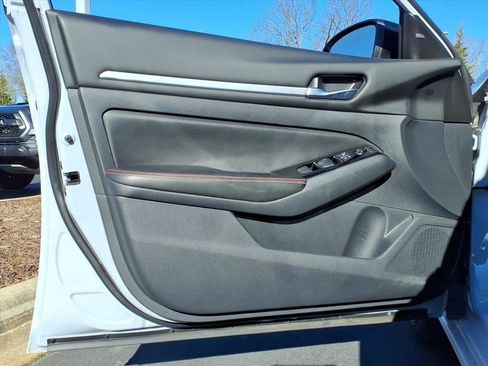 Used 2024 Nissan Altima 2.5 SR image 8