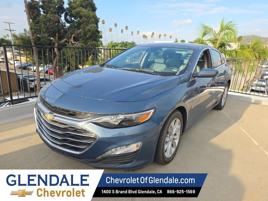 Used 2025 Chevrolet Malibu LT FWD image 2
