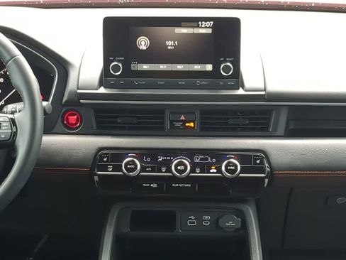 Used 2025 Honda Pilot Sport image 28