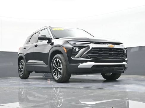 Used 2025 Chevrolet TrailBlazer LT AWD/4WD image 50