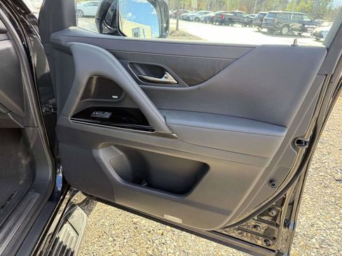 Used 2023 Lexus LX 600 4WD w/ Luxury Package image 16