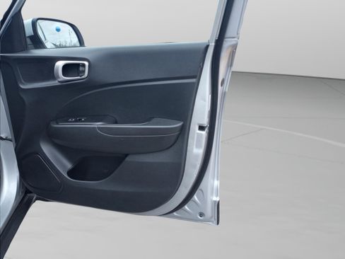 Used 2022 Hyundai Venue SEL w/ Cargo Package image 37