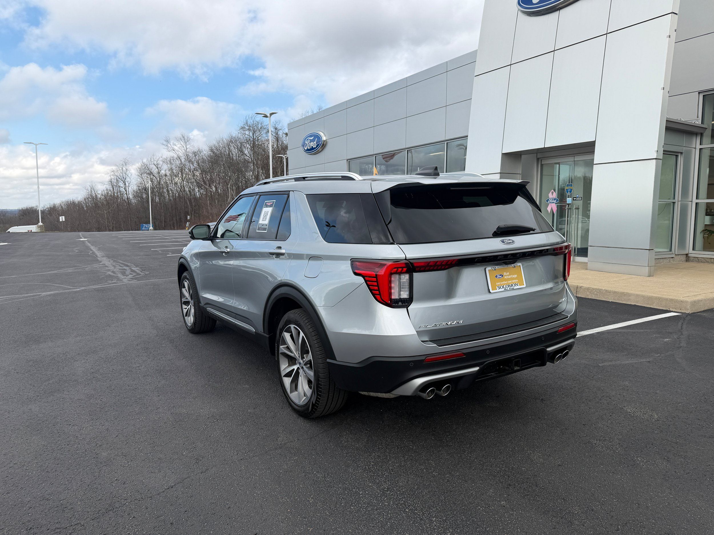 Certified 2025 Ford Explorer Platinum w/ Ultimate Package AWD/4WD image 7