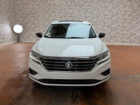 Used 2022 Volkswagen Passat 2.0T FWD image 2