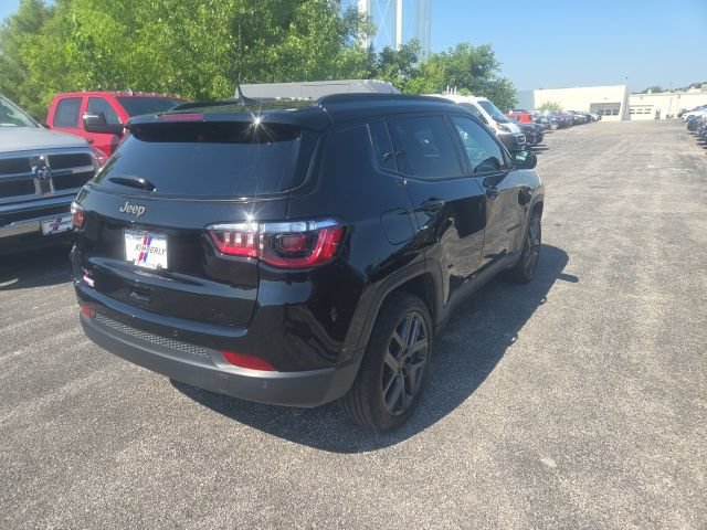 Used 2025 Jeep Compass Limited w/ Sun & Sound Group AWD/4WD image 12