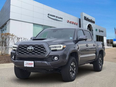 Used 2021 Toyota Tacoma TRD Sport w/ Technology Package AWD/4WD image 2