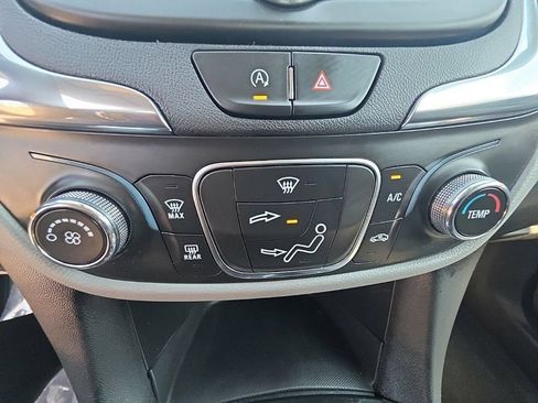 Used 2023 Chevrolet Equinox LS FWD image 18
