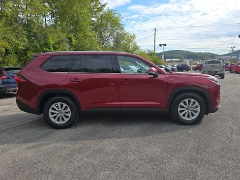 Used 2024 Toyota Grand Highlander XLE image 7