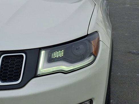 Used 2020 Jeep Compass Limited w/ Premium Lighting Group image 9