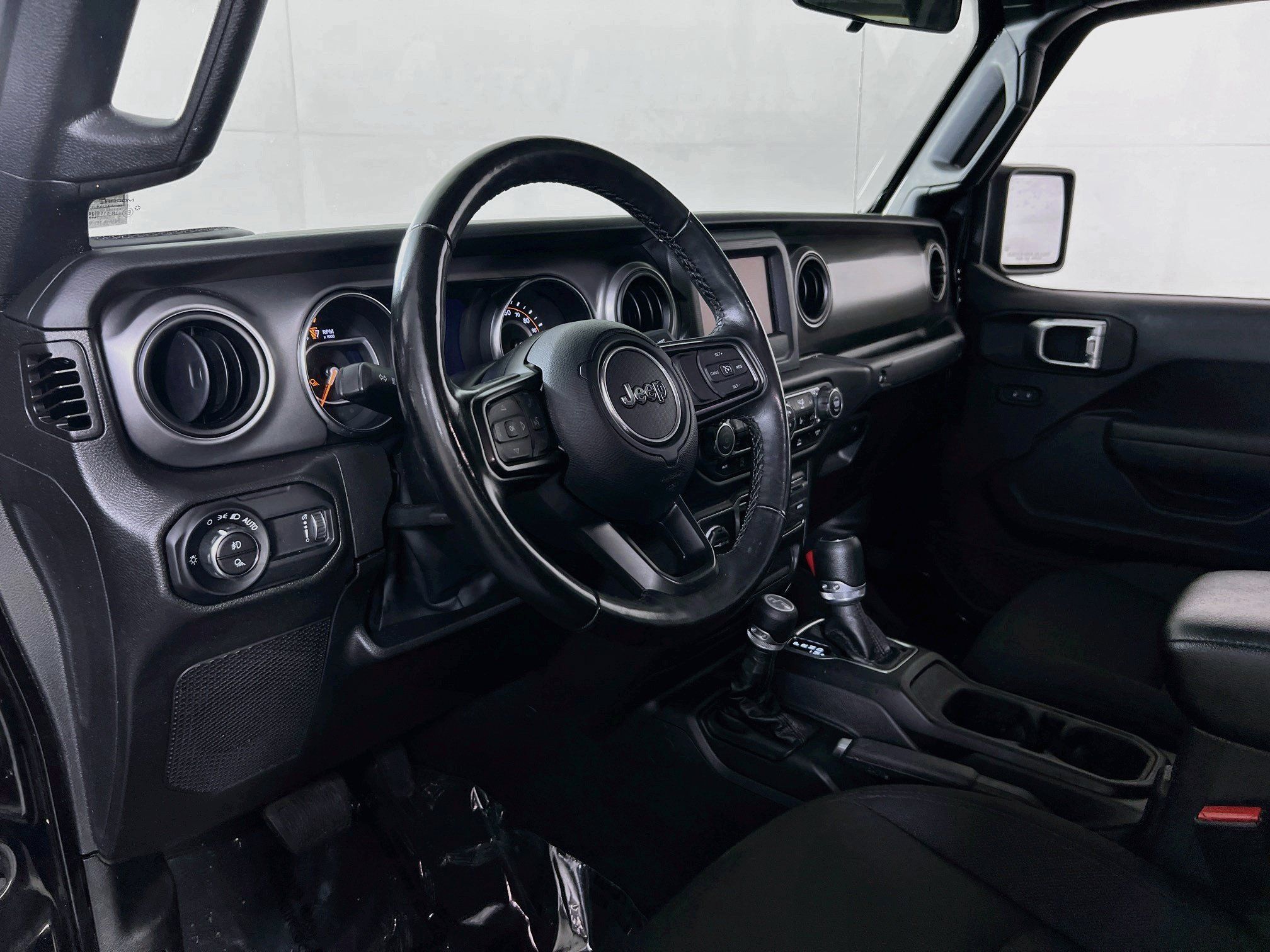 Used 2023 Jeep Gladiator Sport AWD/4WD image 9