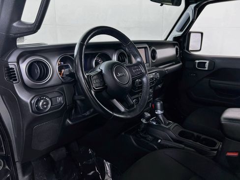 Used 2023 Jeep Gladiator Sport AWD/4WD image 9