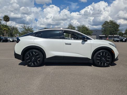New 2026 Nissan Leaf Platinum+ w/ Cargo Package (Platinum+) FWD image 3