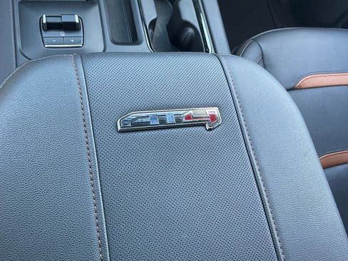 Used 2024 GMC Sierra 2500 AT4 image 11