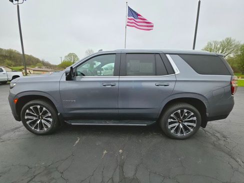 Used 2022 Chevrolet Tahoe LT w/ Luxury Package AWD/4WD image 2