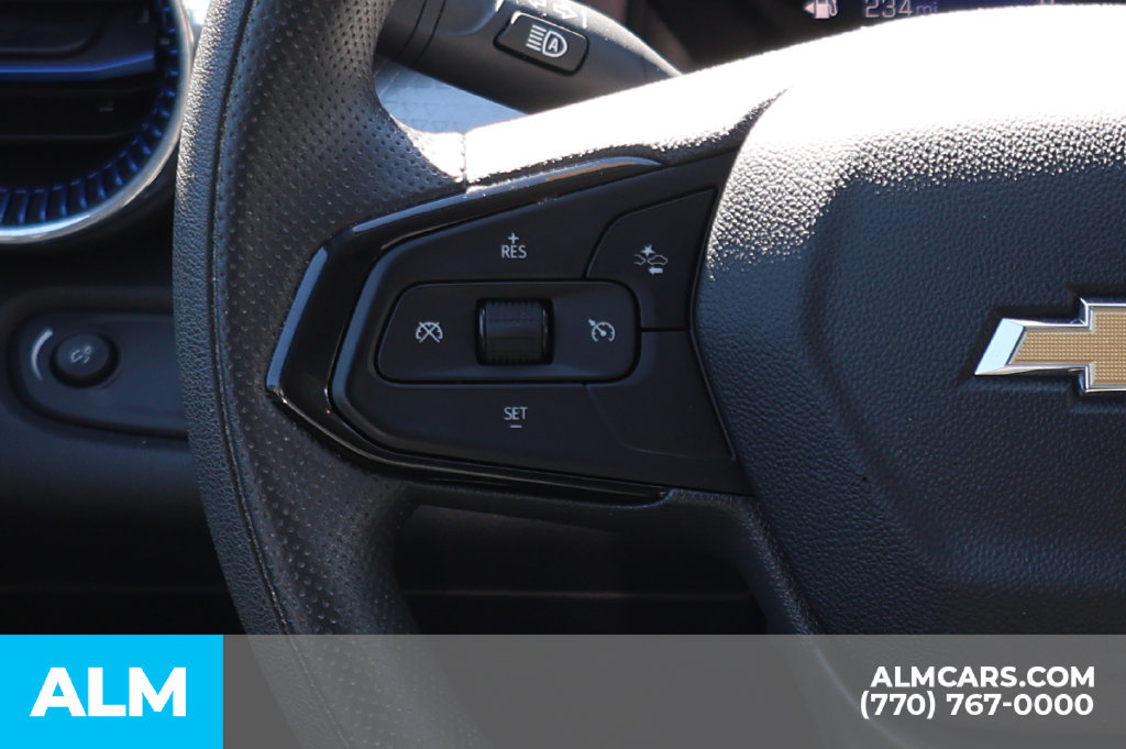 Used 2025 Chevrolet Trax LT FWD image 33