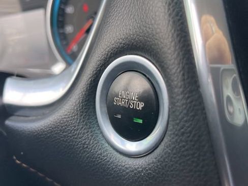 Used 2020 Chevrolet Traverse LT FWD image 22