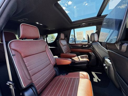 Used 2023 GMC Yukon Denali Ultimate AWD/4WD image 34