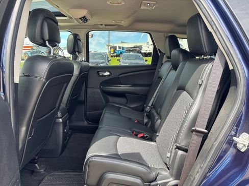 Used 2019 Dodge Journey Crossroad w/ Nav & Sun Group AWD/4WD image 19