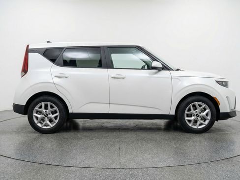 Used 2025 Kia Soul LX w/ LX Technology Package image 11