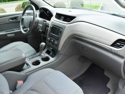 Used 2017 Chevrolet Traverse LS FWD image 41