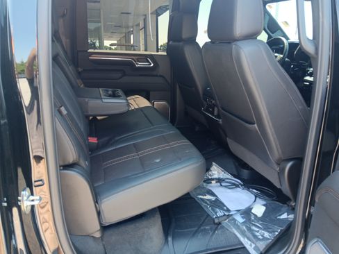 Used 2024 Chevrolet Silverado 2500 High Country w/ High Country Premium Package AWD/4WD image 18