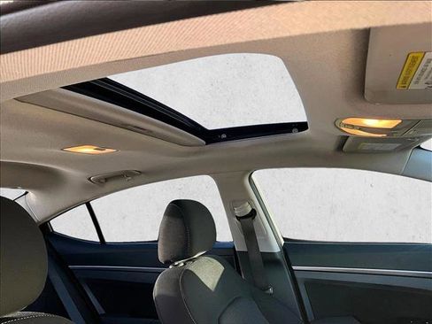 Used 2017 Hyundai Elantra Value Edition image 17