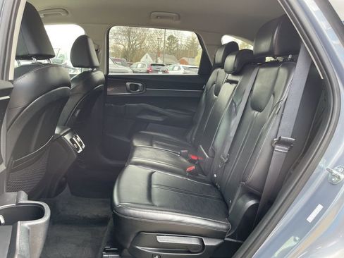 Used 2024 Kia Sorento S image 40