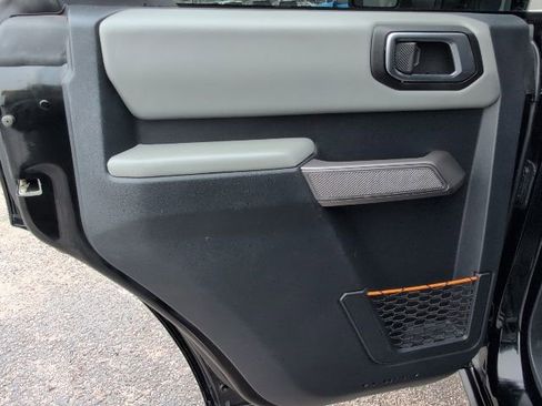 Used 2022 Ford Bronco Badlands image 8