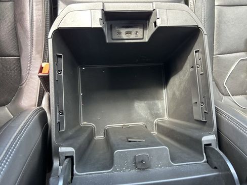 Used 2020 Chevrolet Silverado 1500 High Country w/ Technology Package AWD/4WD image 24