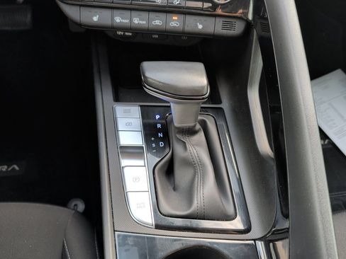 Certified 2024 Hyundai Elantra SEL w/ Convenience Package FWD image 20