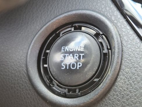 Used 2020 Toyota C-HR XLE FWD image 21