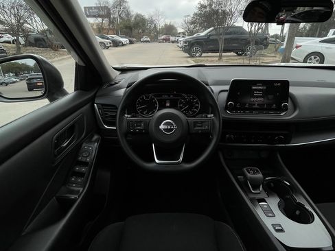 Used 2024 Nissan Rogue S image 11