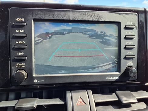 Used 2021 Toyota RAV4 LE FWD image 5